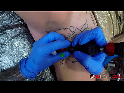 ❤️ Sully Savage, hottie estremamente tatuata, hà fattu un tatuatu nantu à u clitoris ❤❌ Super sex à co.passiveincome1.ru